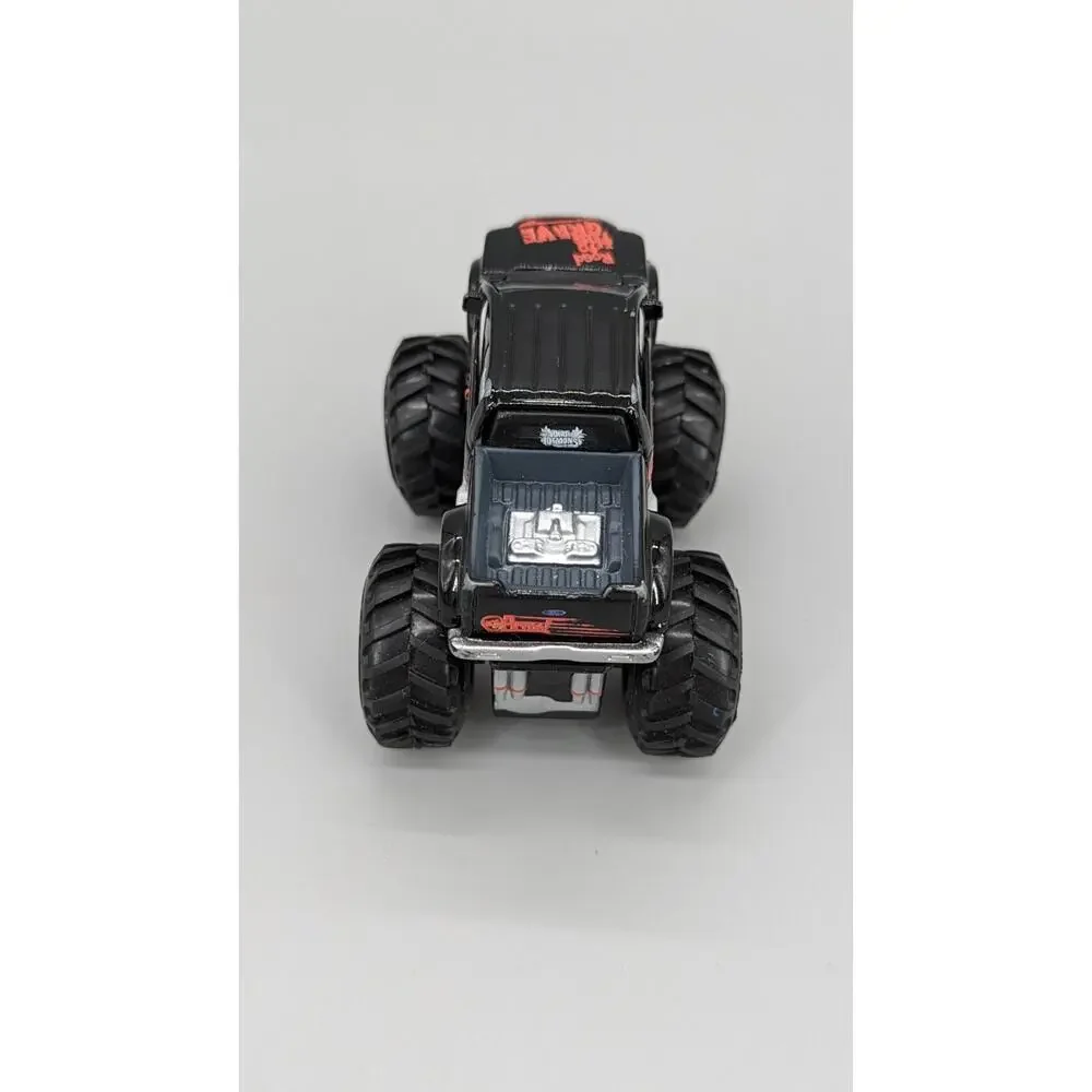 Maisto Diecast 4x4 Monster Trucks Black Road to the Grave & Red Dirt Demons 1/64